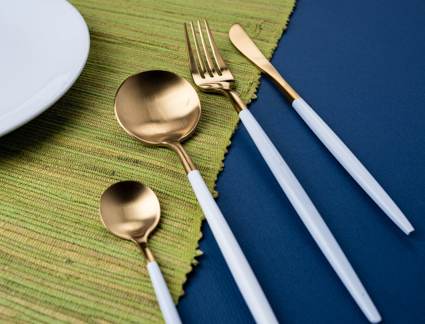 Elegant 24 Piece White and Gold Premium Cutlery Set with box - EvaCrock Pakistan
