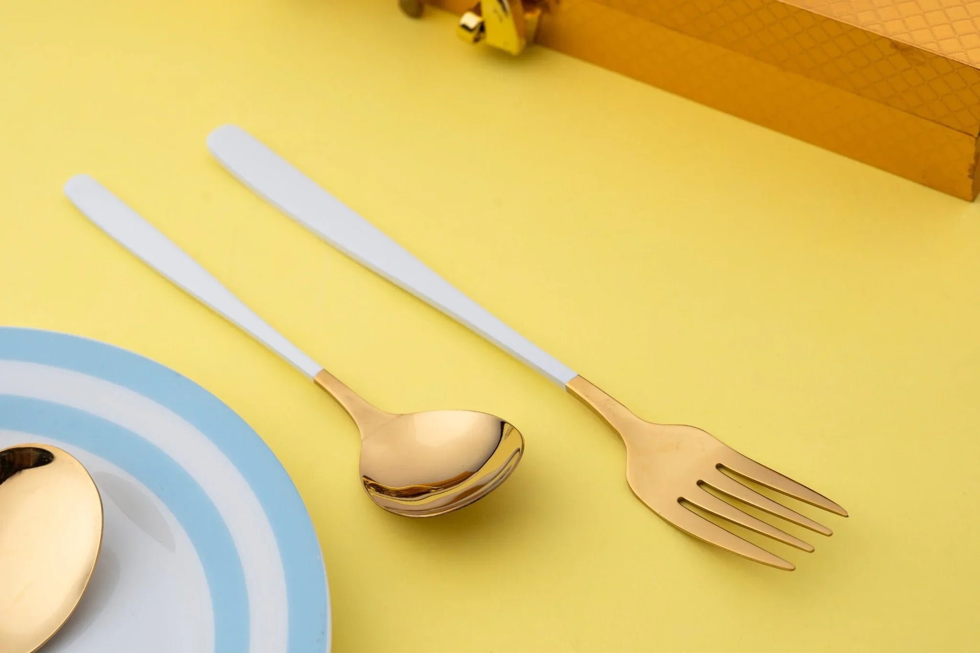 Korean 24 Piece White & Gold Premium Stainless Steel Cutlery Set - EvaCrock Pakistan