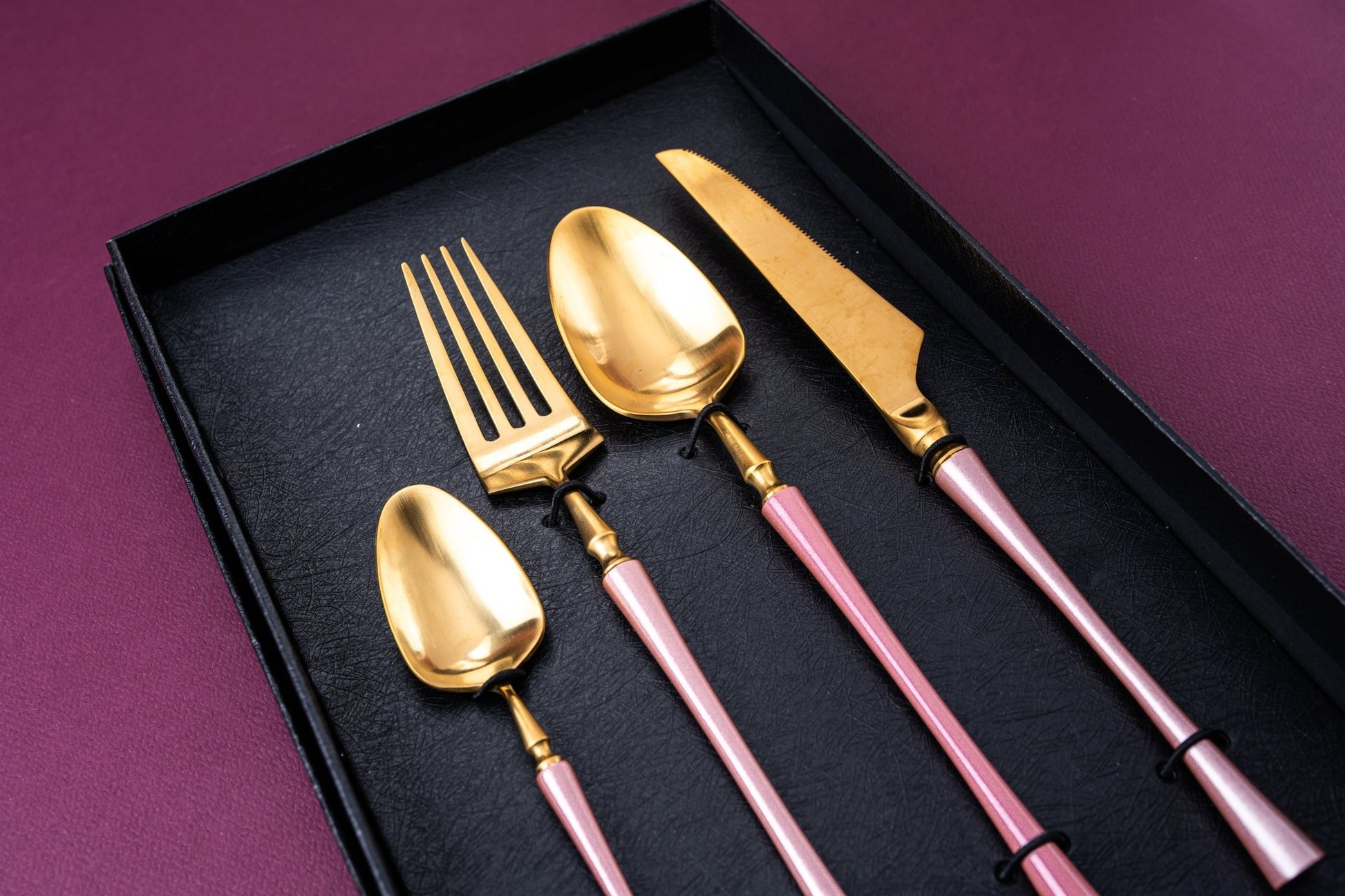 Luxury 4 Pieces Pink and Gold Stainless Steel Cutlery Set - EvaCrock Pakistan