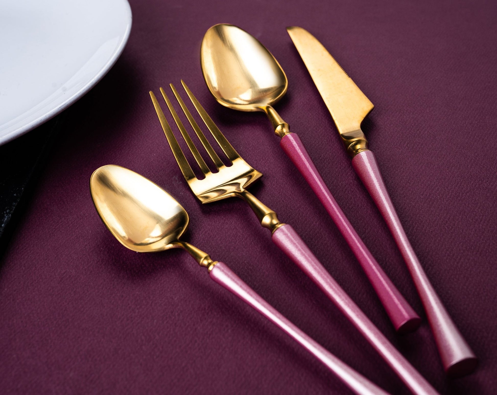 Luxury 4 Pieces Pink and Gold Stainless Steel Cutlery Set - EvaCrock Pakistan