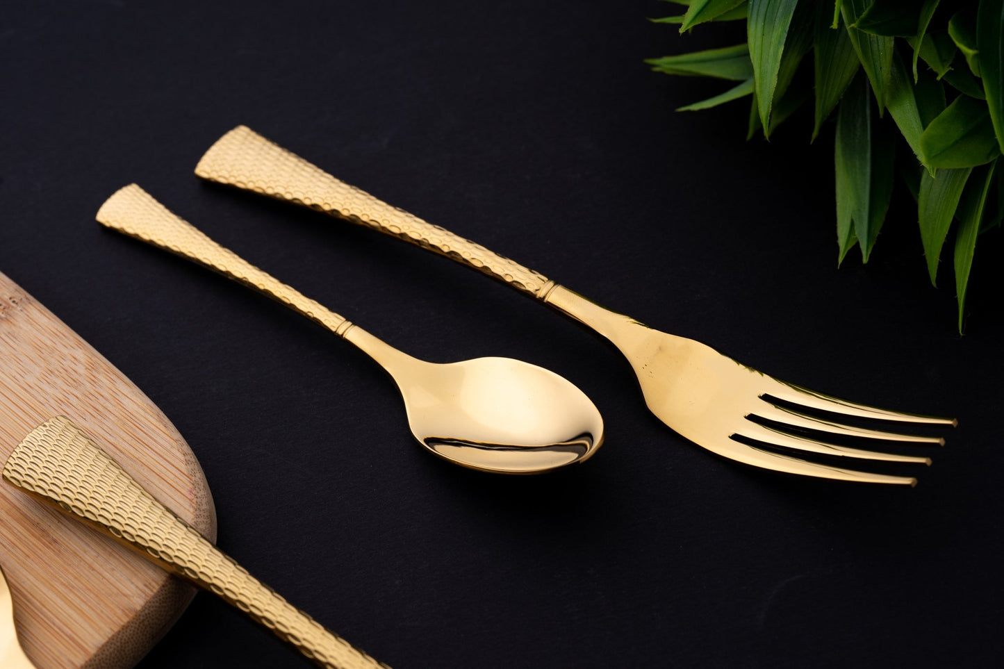 Royal Metallic 24 Piece Gold Premium Stainless Steel Cutlery Set - EvaCrock Pakistan