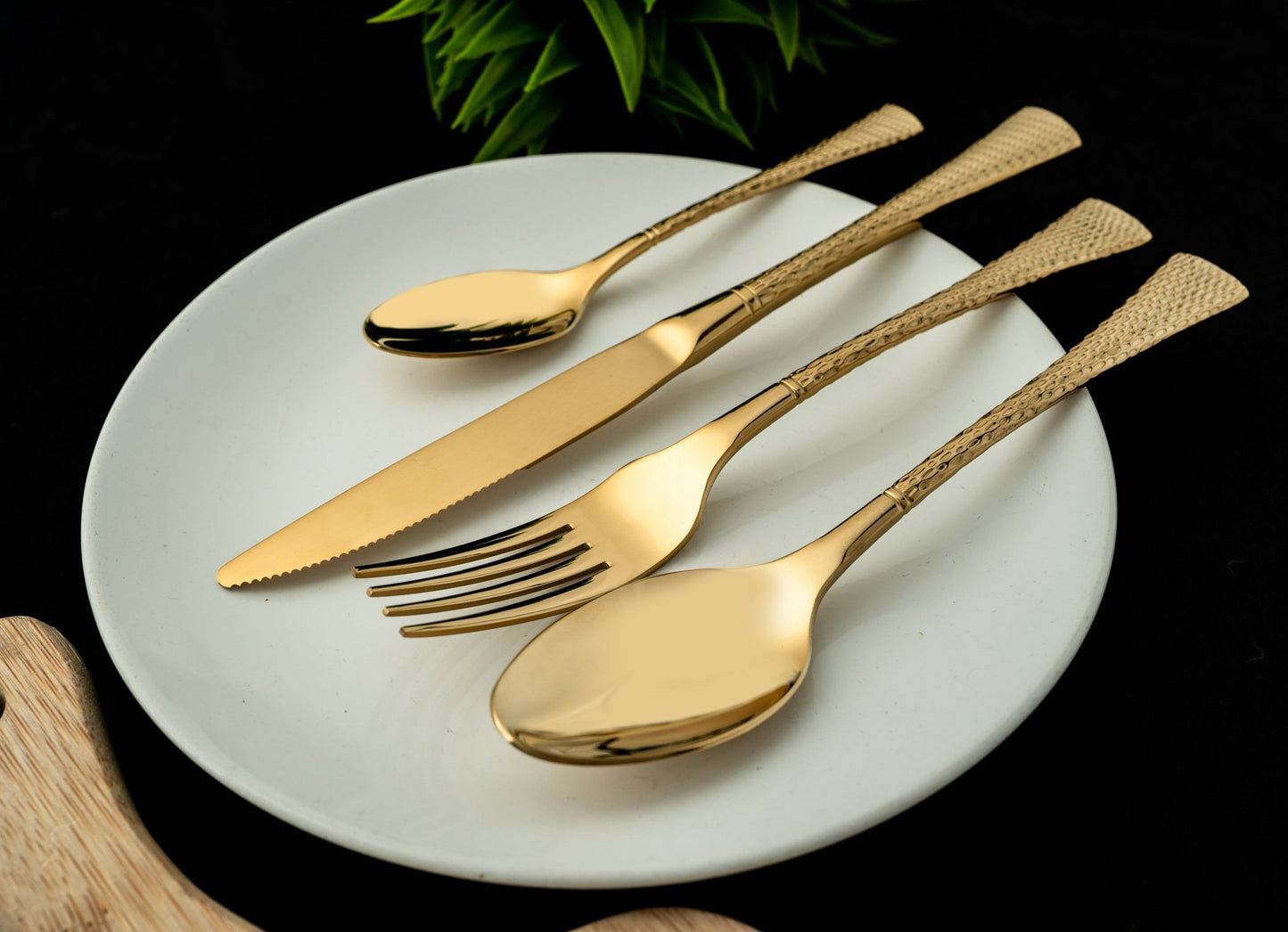 Royal Metallic 24 Piece Gold Premium Stainless Steel Cutlery Set - EvaCrock Pakistan